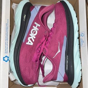 HOKA MACH 4